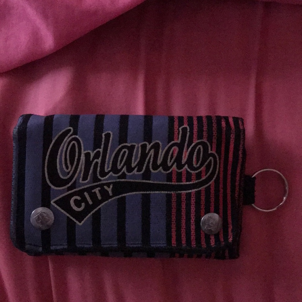 Robin Ruth Orlando City Wallet💫 - Picture 2 of 6